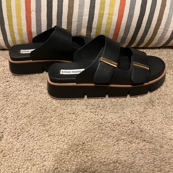 Steve Madden Black and Gold Women’s Size 8 Sandals - Picture 9 of 11